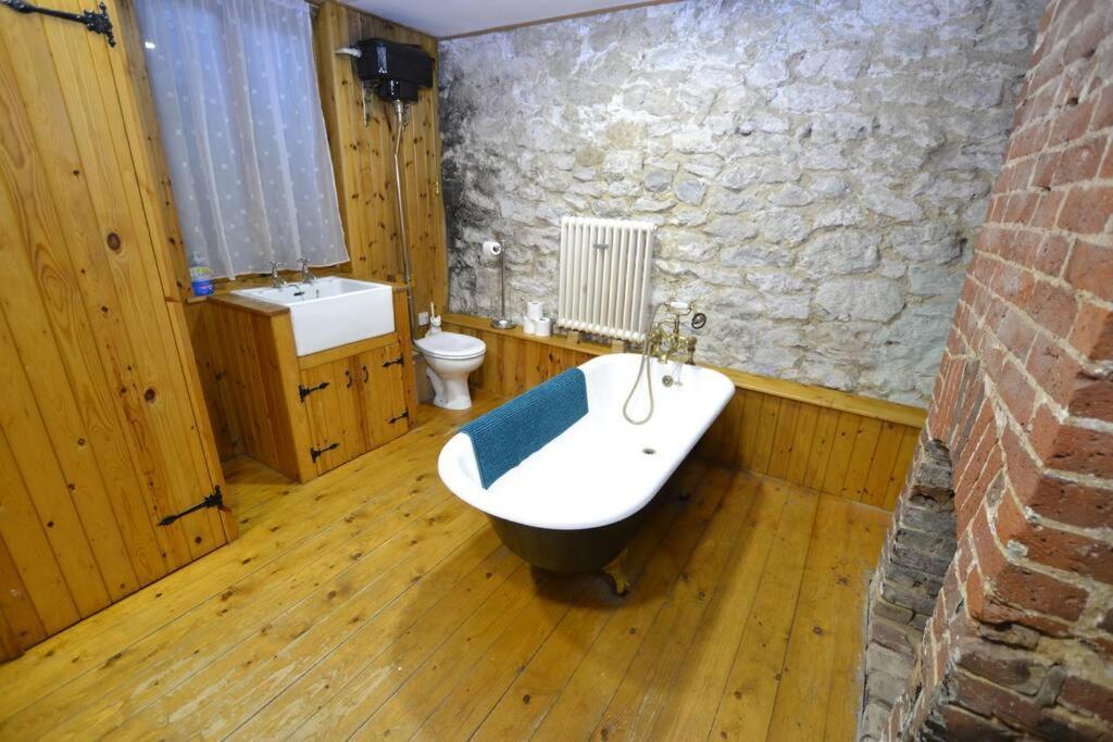 The Hive 4 Bed House Pool Table Air-Con Βίλα Μέιντστοουν Εξωτερικό φωτογραφία
